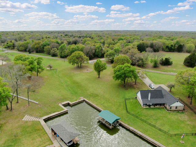 A2000 Azure Lane, Streetman, TX 75859