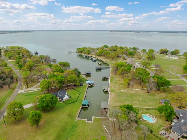 A2000 Azure Lane, Streetman, TX 75859