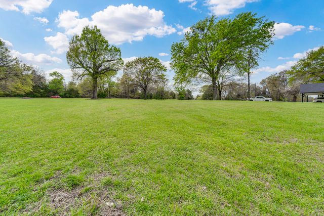 A2000 Azure Lane, Streetman, TX 75859