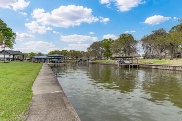 A2000 Azure Lane, Streetman, TX 75859