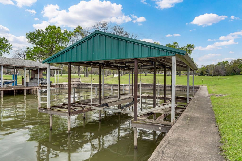 A2000 Azure Lane, Streetman, TX 75859