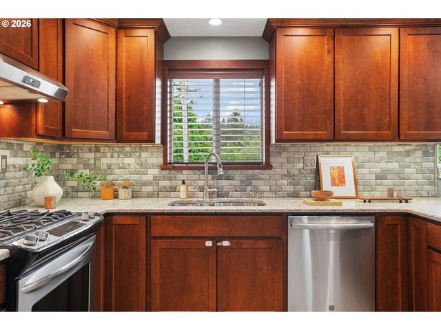 16070 S HOLCOMB Blvd, Oregon City, OR 97045