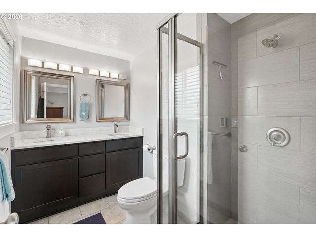 16070 S HOLCOMB Blvd, Oregon City, OR 97045