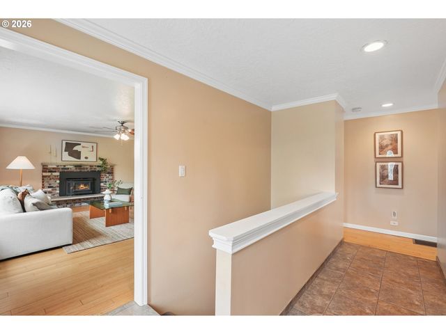 16070 S HOLCOMB Blvd, Oregon City, OR 97045