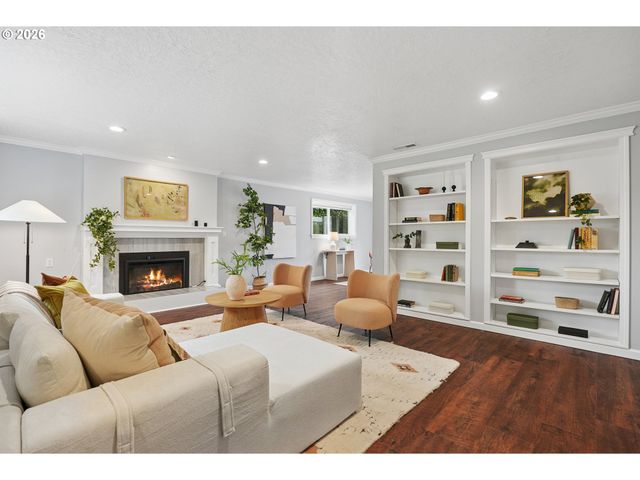 16070 S HOLCOMB Blvd, Oregon City, OR 97045