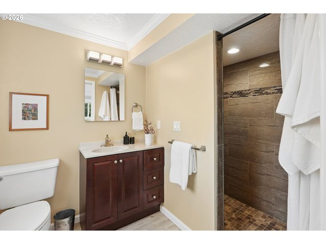 16070 S HOLCOMB Blvd, Oregon City, OR 97045