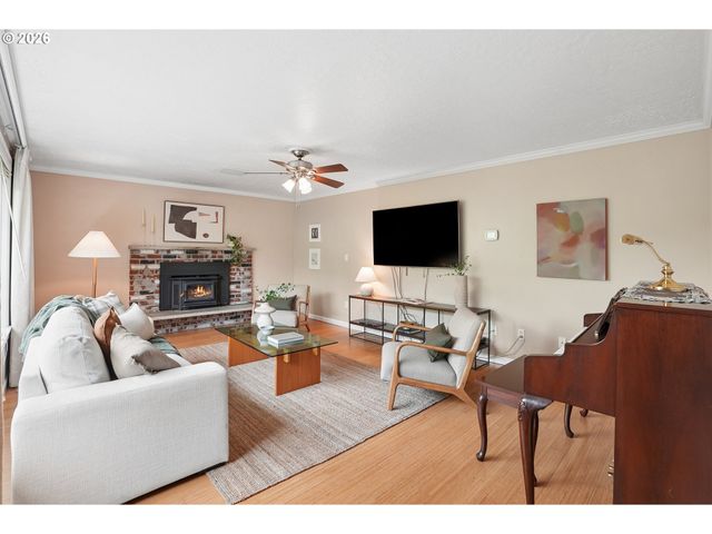 16070 S HOLCOMB Blvd, Oregon City, OR 97045