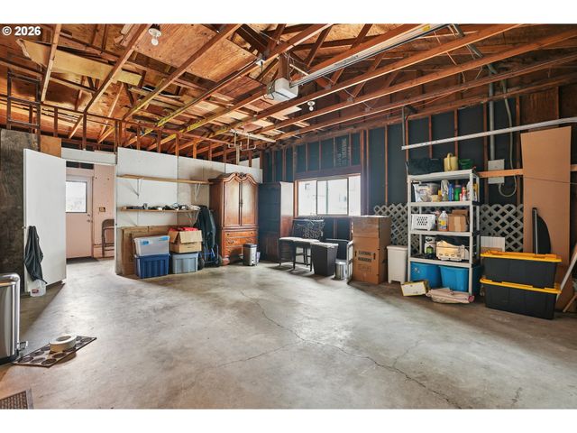 16070 S HOLCOMB Blvd, Oregon City, OR 97045