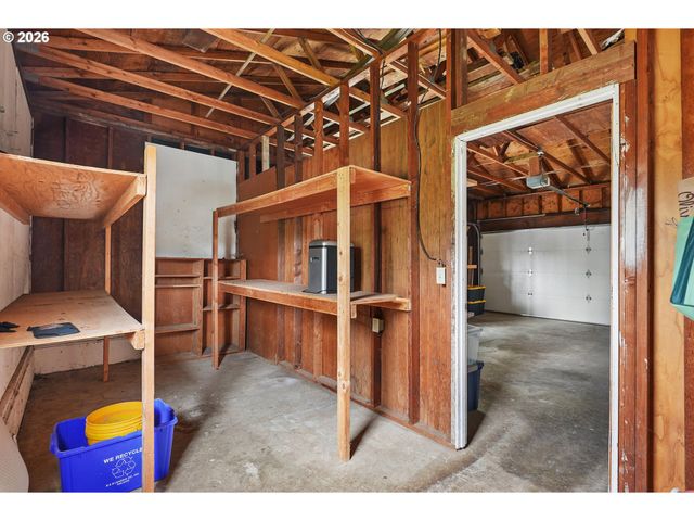 16070 S HOLCOMB Blvd, Oregon City, OR 97045