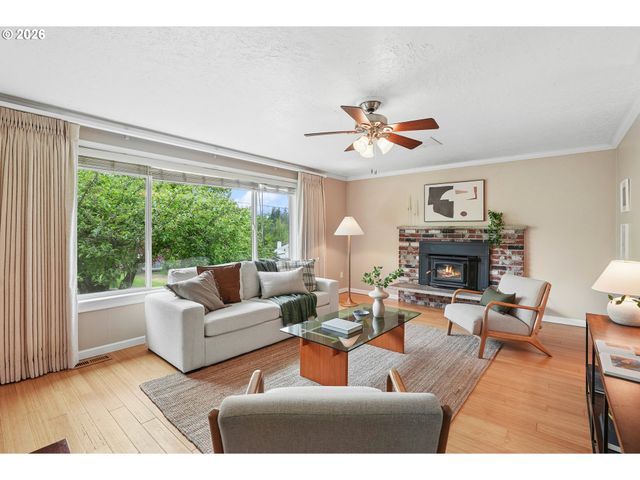 16070 S HOLCOMB Blvd, Oregon City, OR 97045