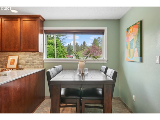 16070 S HOLCOMB Blvd, Oregon City, OR 97045