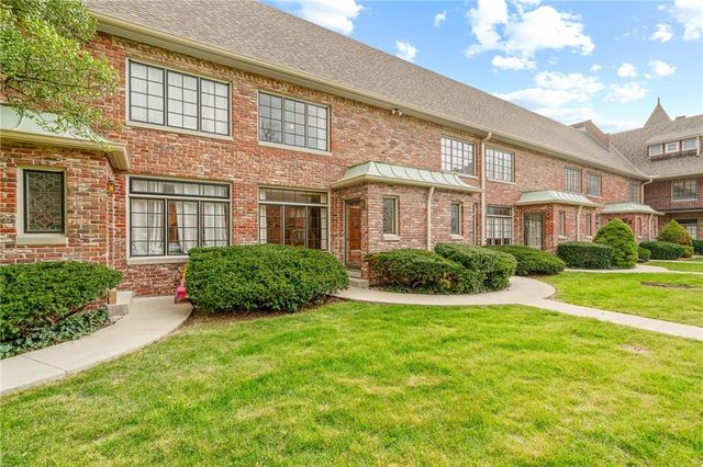 8373 Somerset Drive, Prairie Village, KS 66207