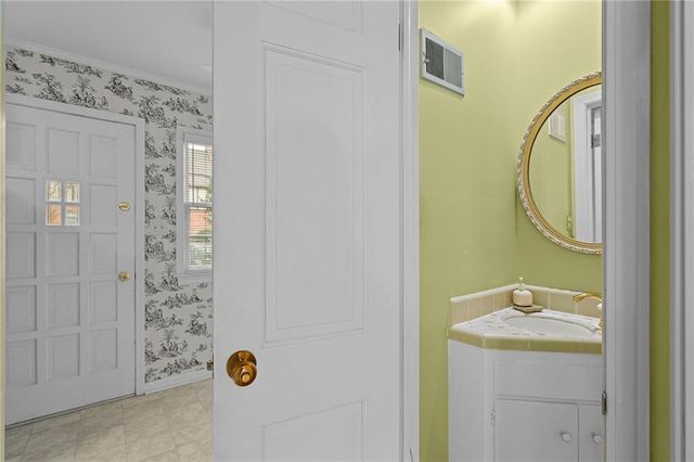 8373 Somerset Drive, Prairie Village, KS 66207