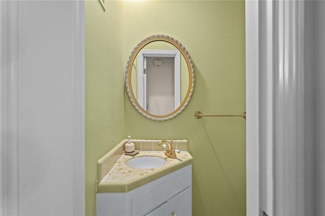 8373 Somerset Drive, Prairie Village, KS 66207