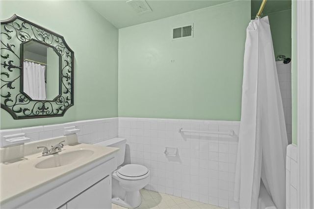 8373 Somerset Drive, Prairie Village, KS 66207