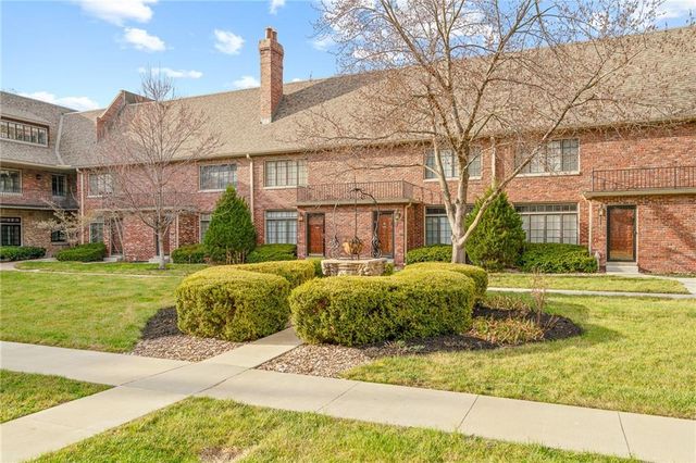 8373 Somerset Drive, Prairie Village, KS 66207