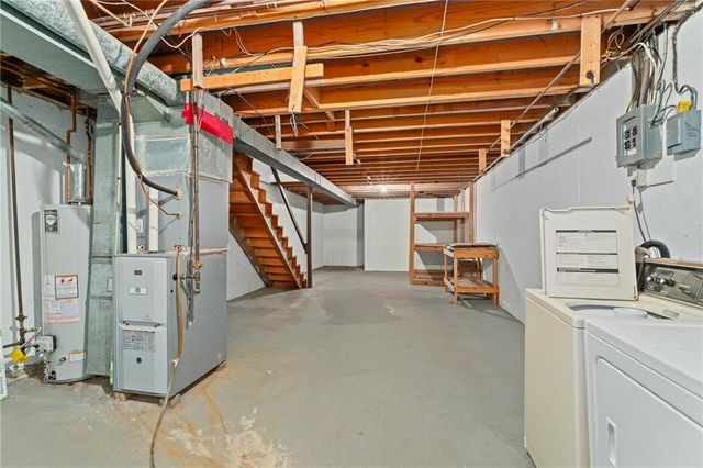 8373 Somerset Drive, Prairie Village, KS 66207