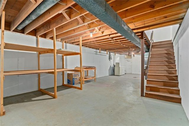 8373 Somerset Drive, Prairie Village, KS 66207