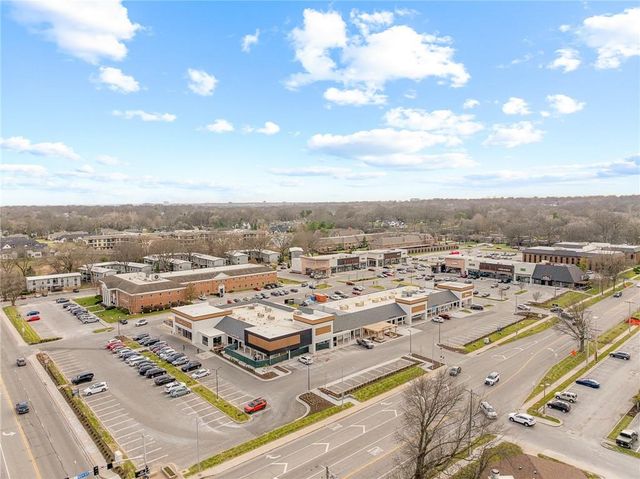 8373 Somerset Drive, Prairie Village, KS 66207