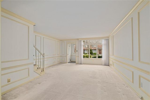 8373 Somerset Drive, Prairie Village, KS 66207