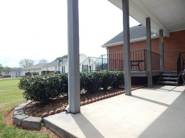 385 Creek Ln, Mcminnville, TN 37110