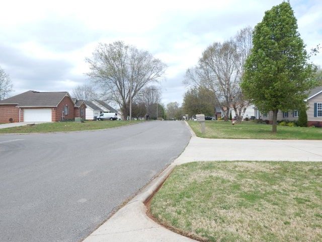 385 Creek Ln, Mcminnville, TN 37110