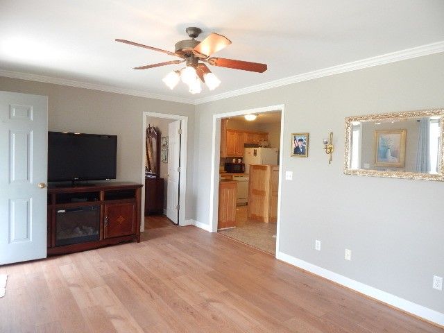 385 Creek Ln, Mcminnville, TN 37110
