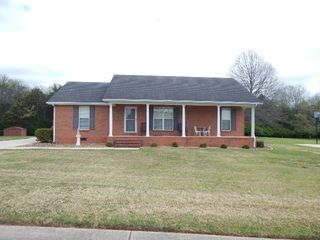 385 Creek Ln, Mcminnville, TN 37110