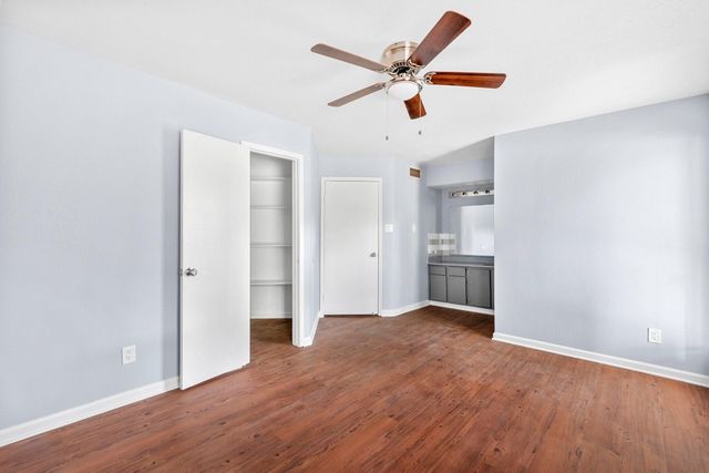 7200 W T C Jester Boulevard W 1004, Houston, TX 77088