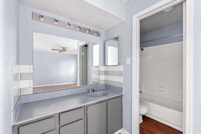 7200 W T C Jester Boulevard W 1004, Houston, TX 77088