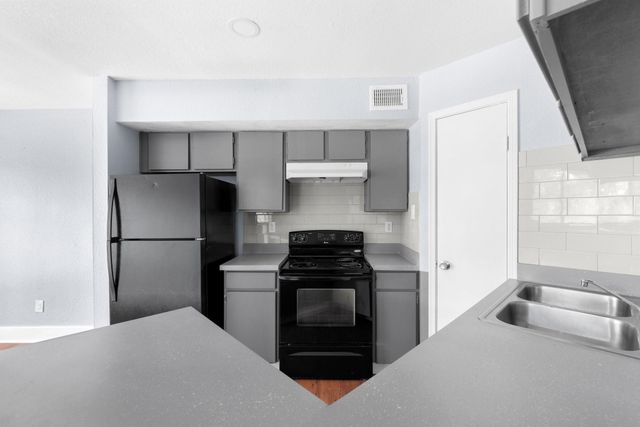 7200 W T C Jester Boulevard W 1004, Houston, TX 77088