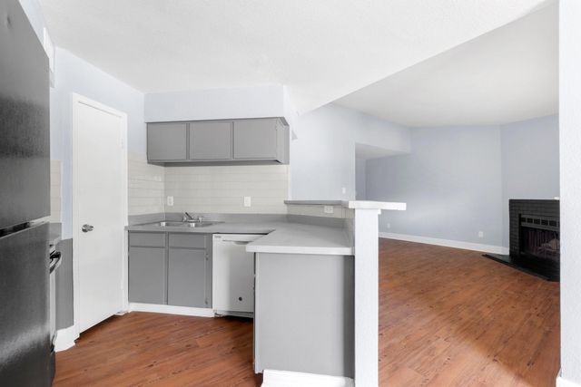 7200 W T C Jester Boulevard W 1004, Houston, TX 77088