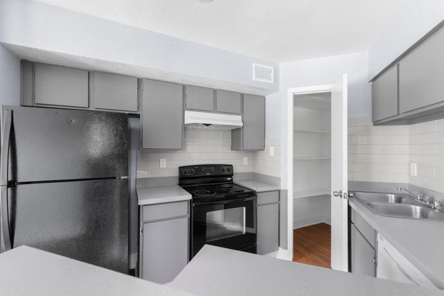 7200 W T C Jester Boulevard W 1004, Houston, TX 77088