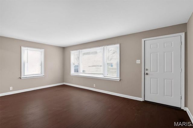 2037 Bainbridge Drive, St Louis, MO 63133