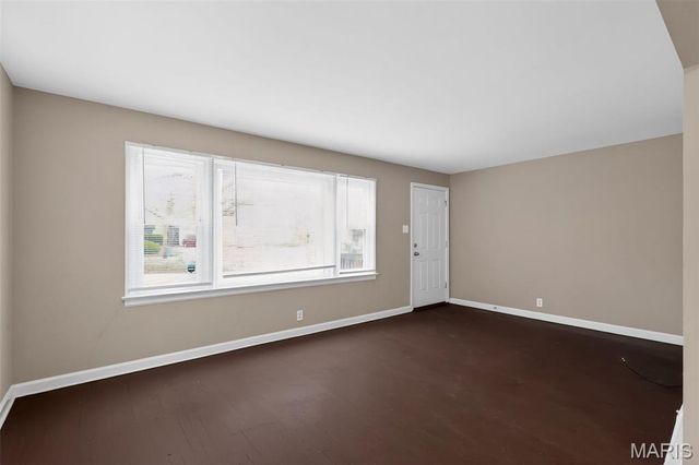 2037 Bainbridge Drive, St Louis, MO 63133