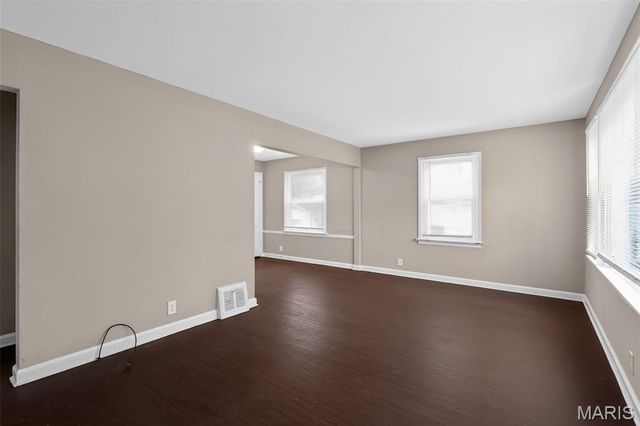 2037 Bainbridge Drive, St Louis, MO 63133