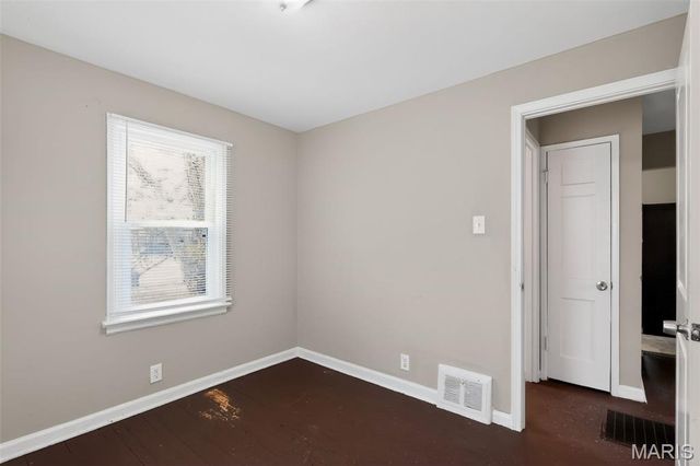 2037 Bainbridge Drive, St Louis, MO 63133