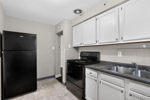 2037 Bainbridge Drive, St Louis, MO 63133