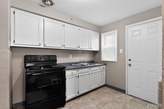 2037 Bainbridge Drive, St Louis, MO 63133