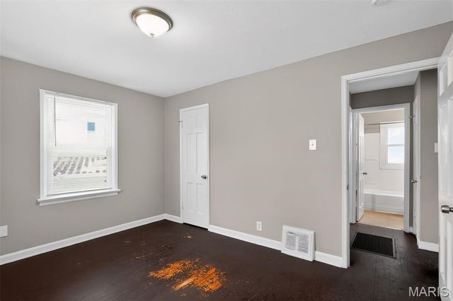 2037 Bainbridge Drive, St Louis, MO 63133