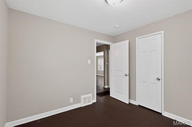 2037 Bainbridge Drive, St Louis, MO 63133