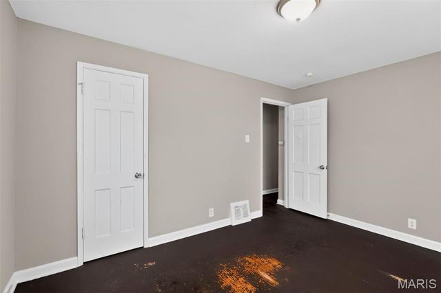 2037 Bainbridge Drive, St Louis, MO 63133