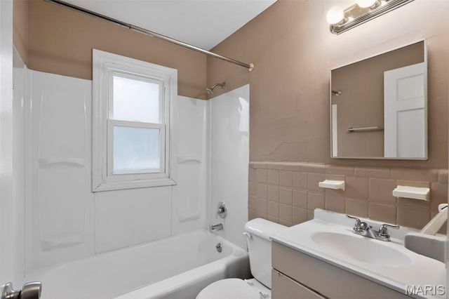 2037 Bainbridge Drive, St Louis, MO 63133