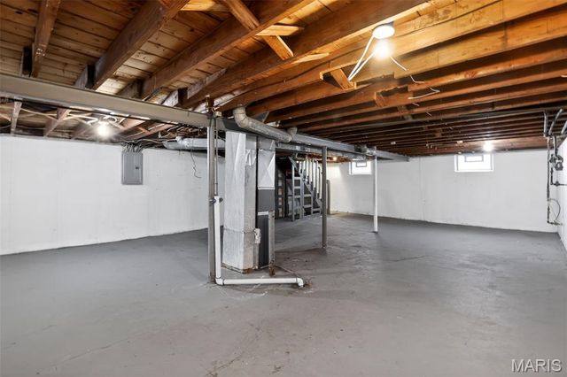 2037 Bainbridge Drive, St Louis, MO 63133