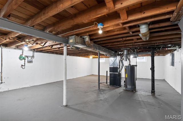 2037 Bainbridge Drive, St Louis, MO 63133