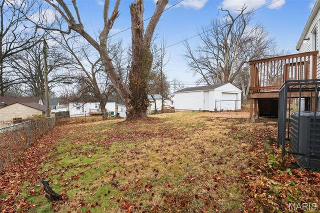 2037 Bainbridge Drive, St Louis, MO 63133