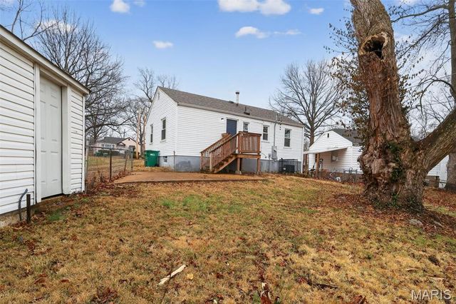 2037 Bainbridge Drive, St Louis, MO 63133