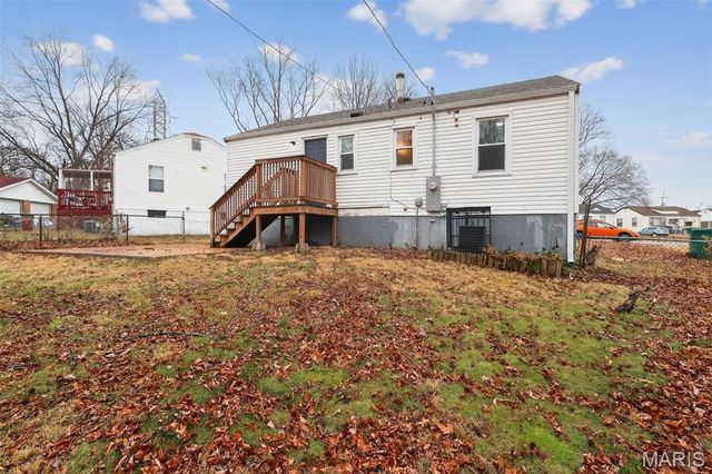 2037 Bainbridge Drive, St Louis, MO 63133