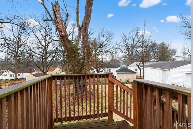 2037 Bainbridge Drive, St Louis, MO 63133