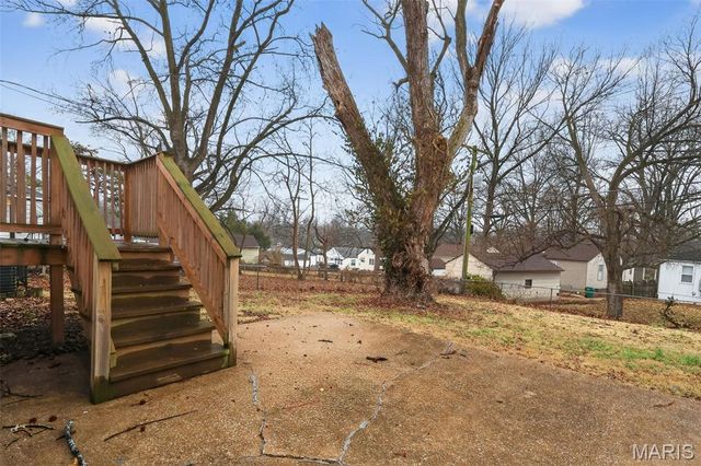 2037 Bainbridge Drive, St Louis, MO 63133